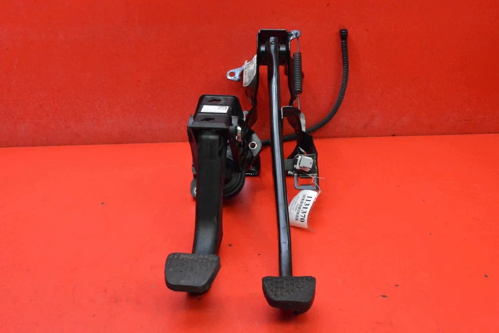 Pedaalset Mercedes Vito W447 A4472901100