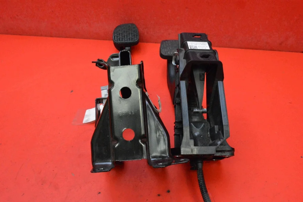 Pedale Kupplung/Bremse A4472901100 Mercedes Vito W447 thumbnail 4