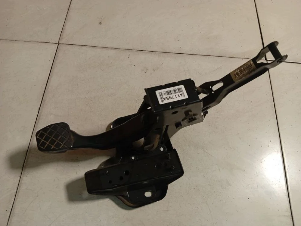 Rempedaal Skoda Fabia 6Q1721058L