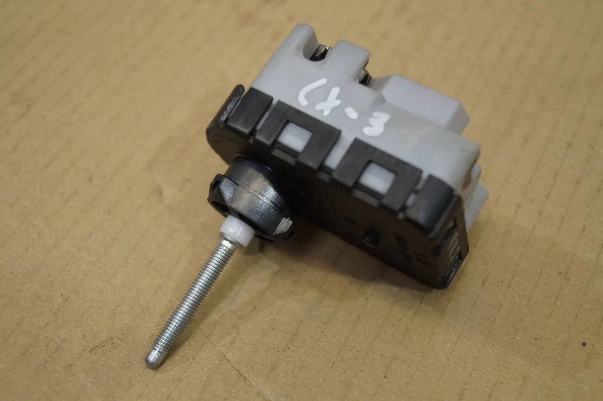 Stellmotor Scheinwerfer Mazda CX-3 GBL1757