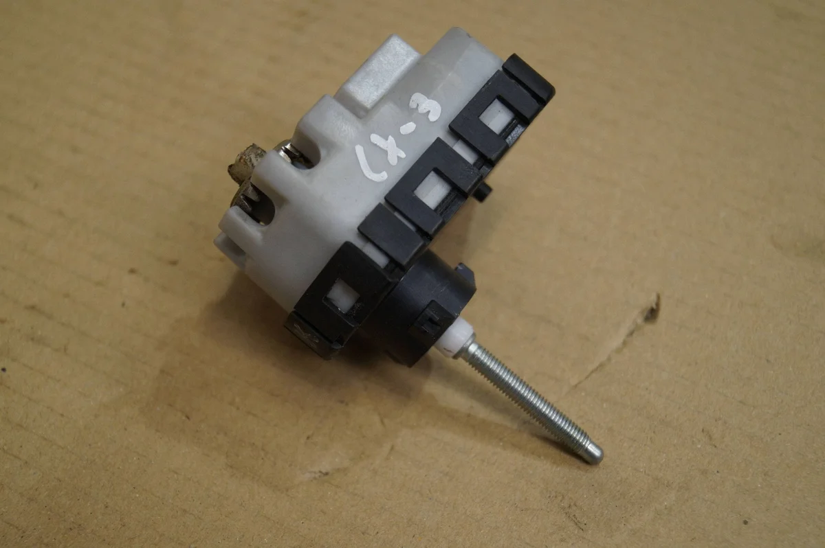 Stellmotor Scheinwerfer Mazda CX-3 GBL1757 image 3