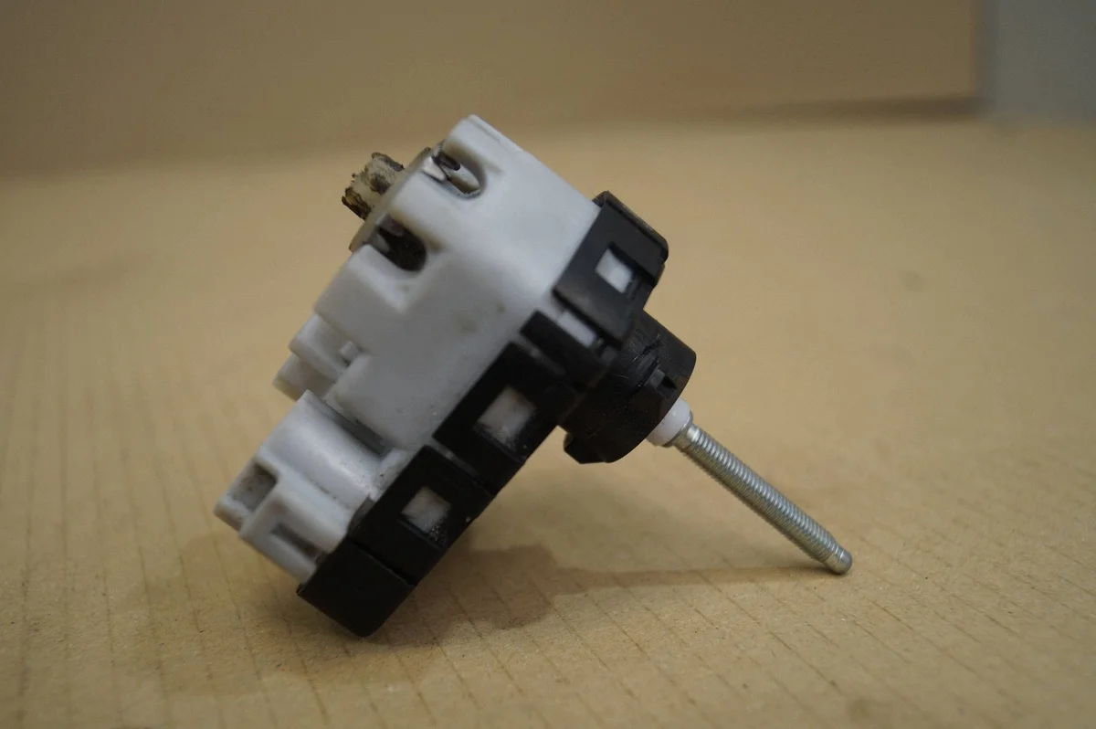 Stellmotor Scheinwerfer Mazda CX-3 GBL1757 image 6