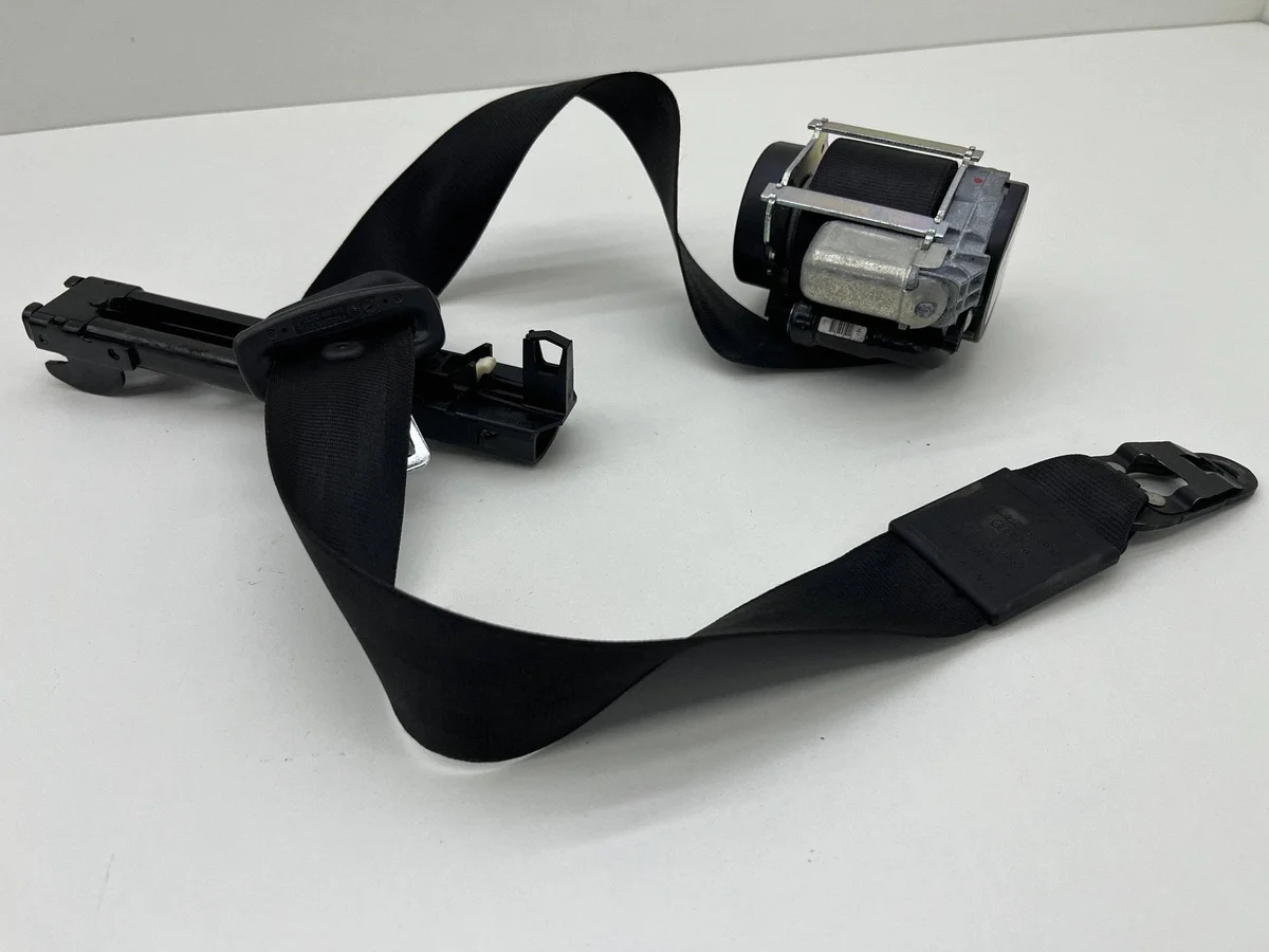 Audi Q7 4L turvavyö oikea etu 4L1857706E