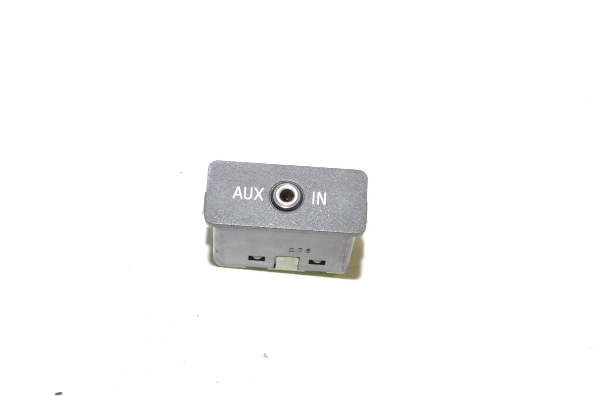 Aux-aansluiting BMW 5 E60 E61 6986791