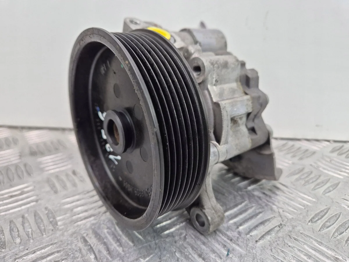 Ohjaustehostimen pumppu Mercedes-Benz A0064664801