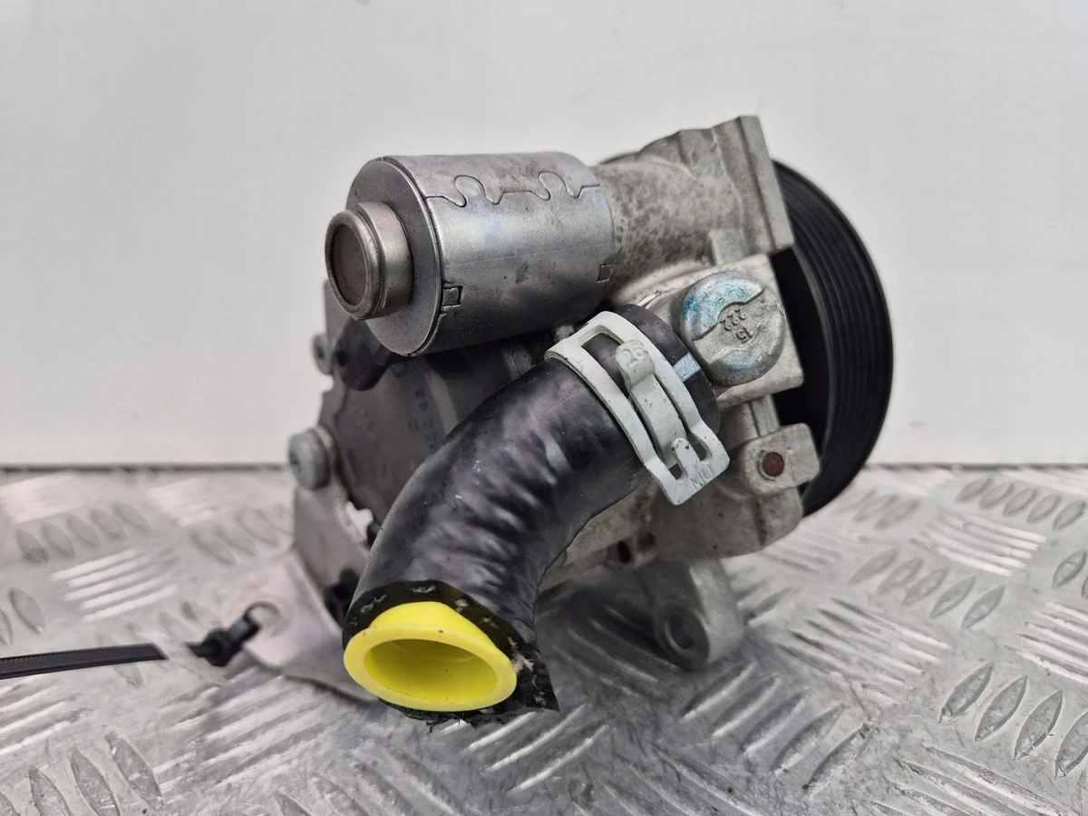 Ohjaustehostimen pumppu Mercedes-Benz A0064664801 image 3