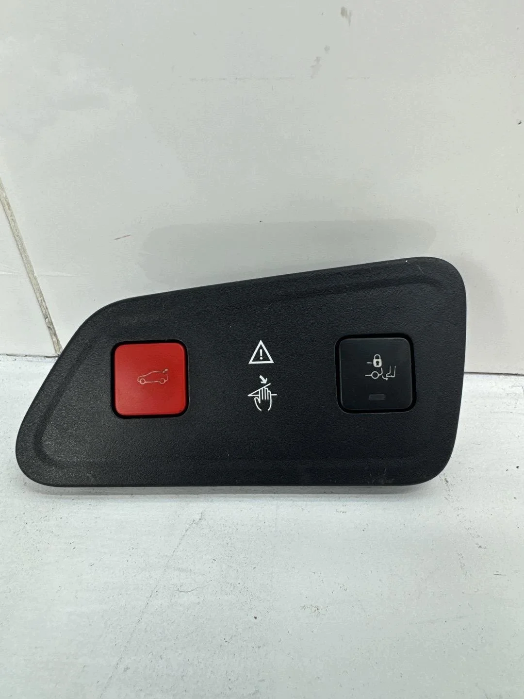 Bouton ouverture coffre Peugeot 3008 2 9816034477
