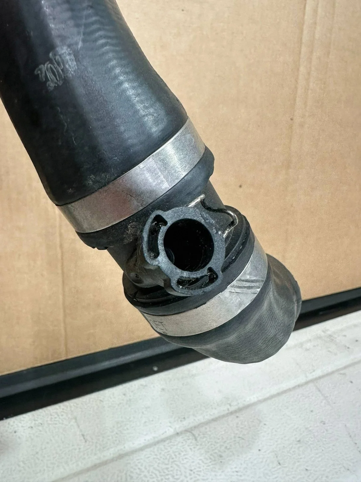Kühler Wasserschlauch Mercedes-Benz A2305010282
