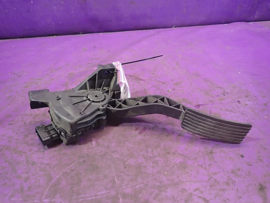 Mitsubishi Colt Gas Pedal A4543000304