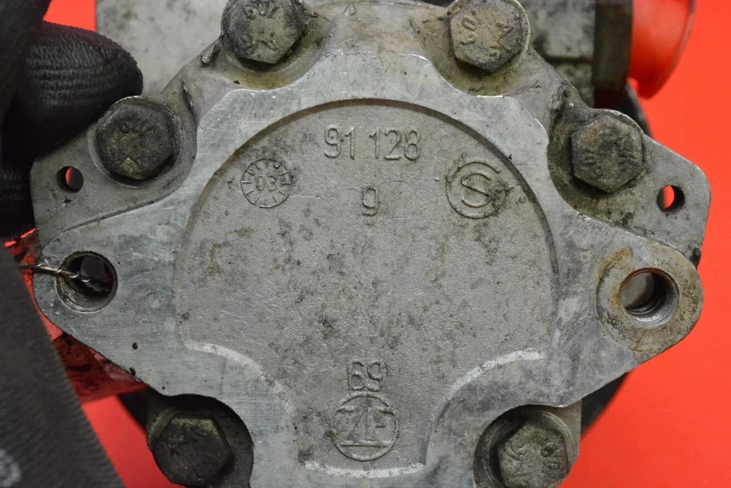 Ohjaustehostimen pumppu Audi A6 C5 4B0145155T image 8