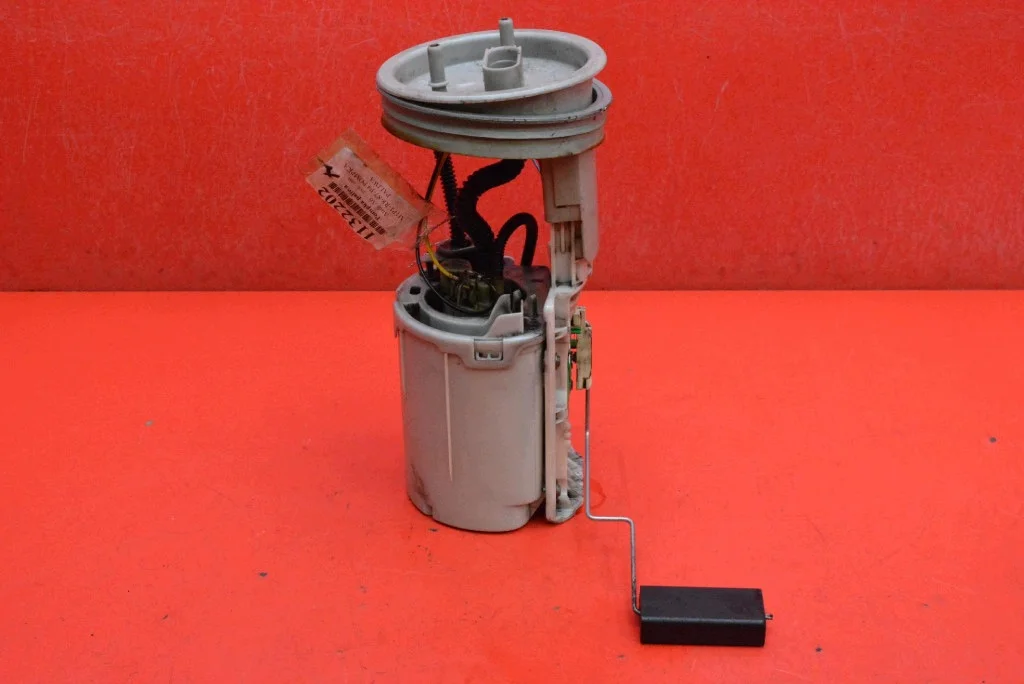 Polttoainepumppu Audi A6 C5 4B0919050D image 3