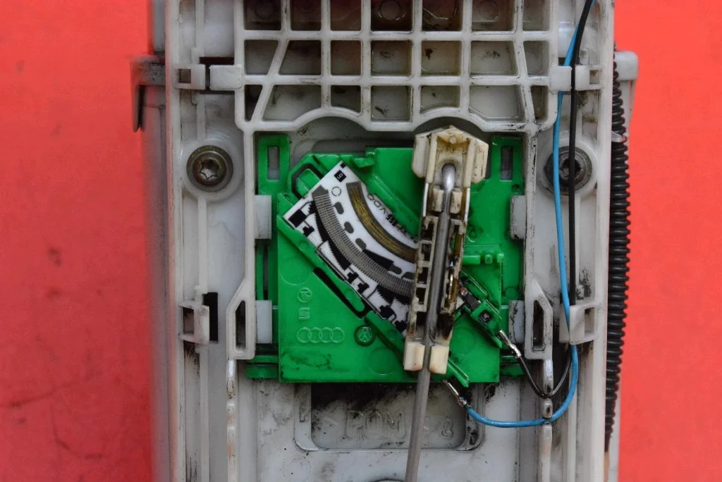 Polttoainepumppu Audi A6 C5 4B0919050D image 10