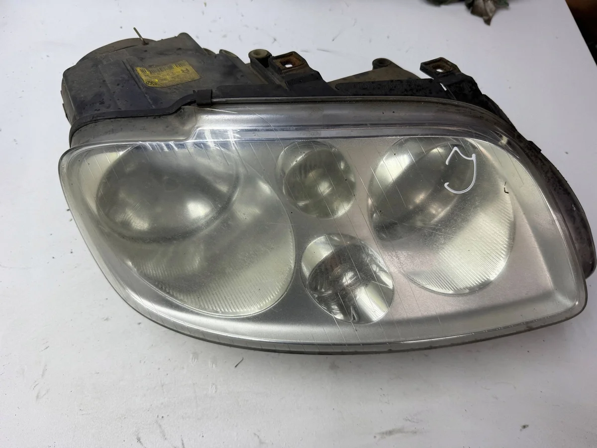 Volkswagen Touran I Strålkastare höger 1T0941006F