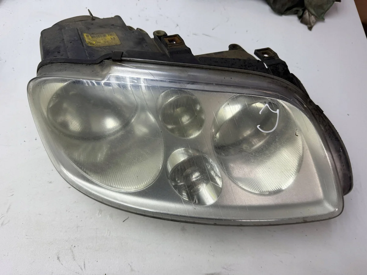 Phare avant droit Volkswagen Touran I 1T0941006F