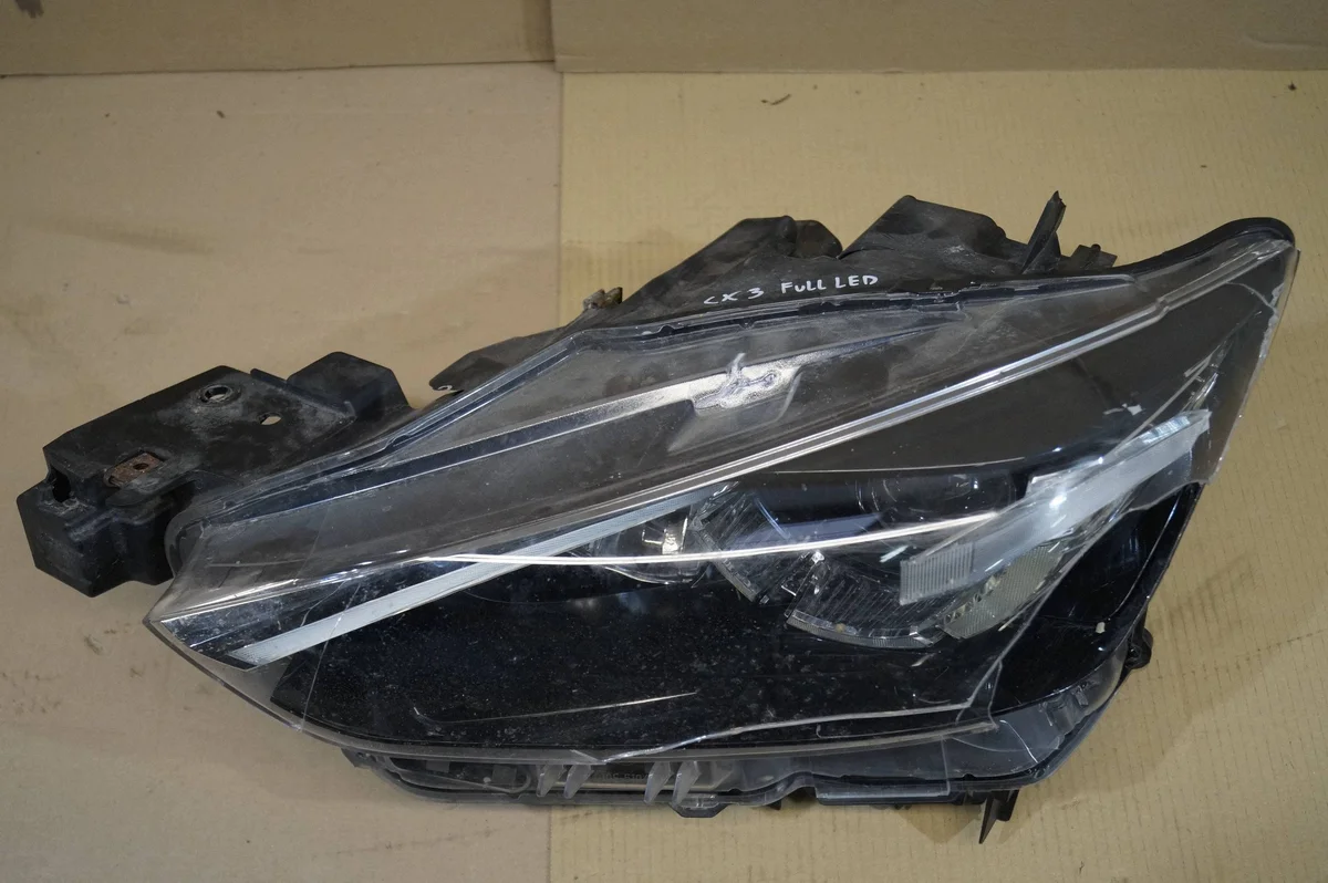 Faro LED Izquierdo Mazda CX-3 GBL1761