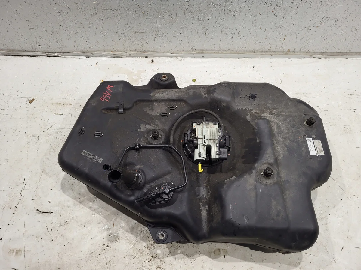 AdBlue Tank Mercedes GLE W166 A1664701201 image 2