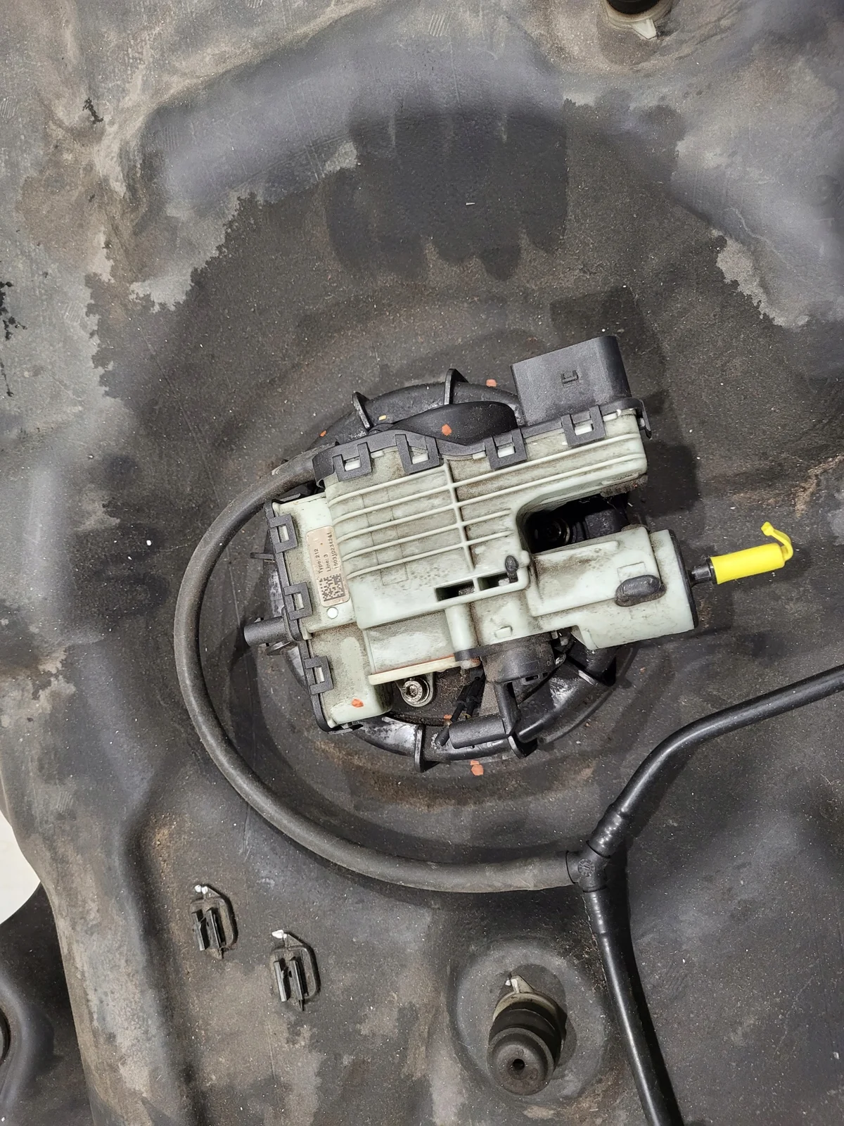 AdBlue Tank Mercedes GLE W166 A1664701201 image 3