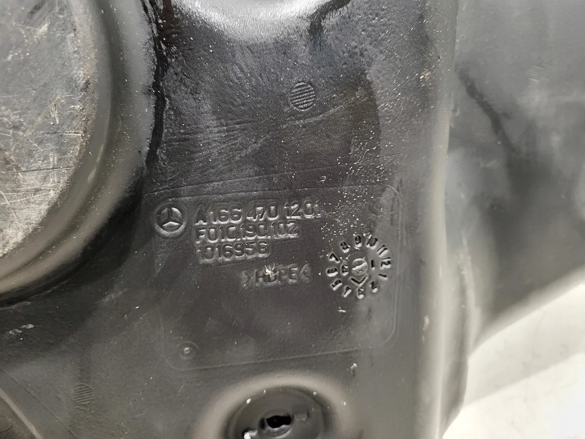 AdBlue Tank Mercedes GLE W166 A1664701201 image 7