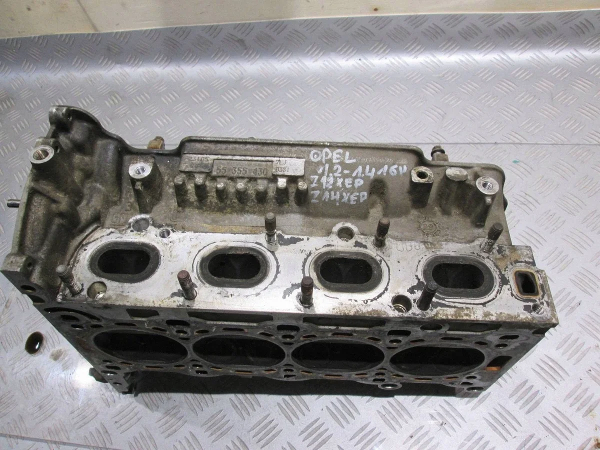 Opel Astra H sylinterikansi 55355430 image 3