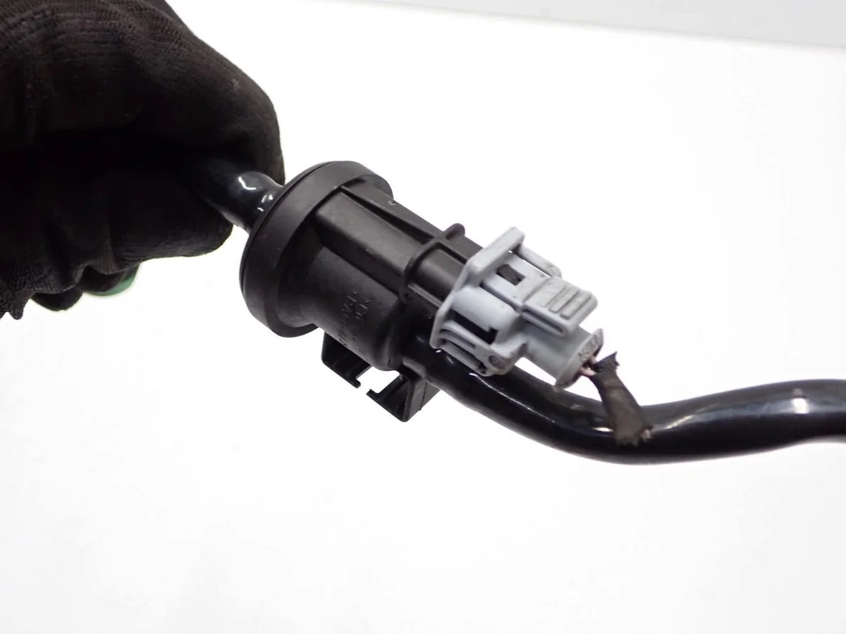 Volvo V40 II Sensor Válvula Combustible 0280142553 image 6