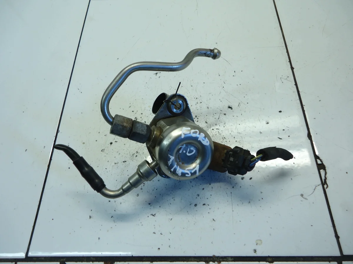 Polttoainepumppu Ford Focus MK3 C-MAX 1.0 EcoBoost CM5G-9D376-GA
