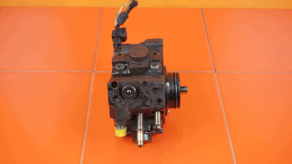 Polttoainepumppu Opel Corsa E Astra K B13DTE 24MB211POMPA0445010426 image 3