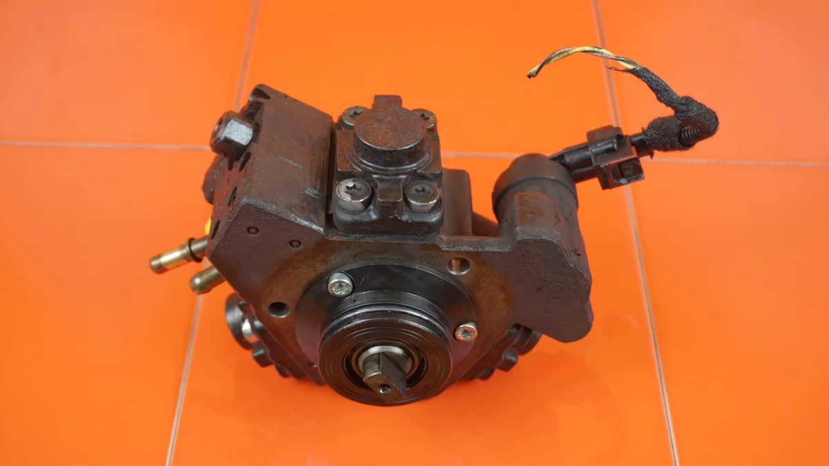 Polttoainepumppu Opel Corsa E Astra K B13DTE 24MB211POMPA0445010426 image 4
