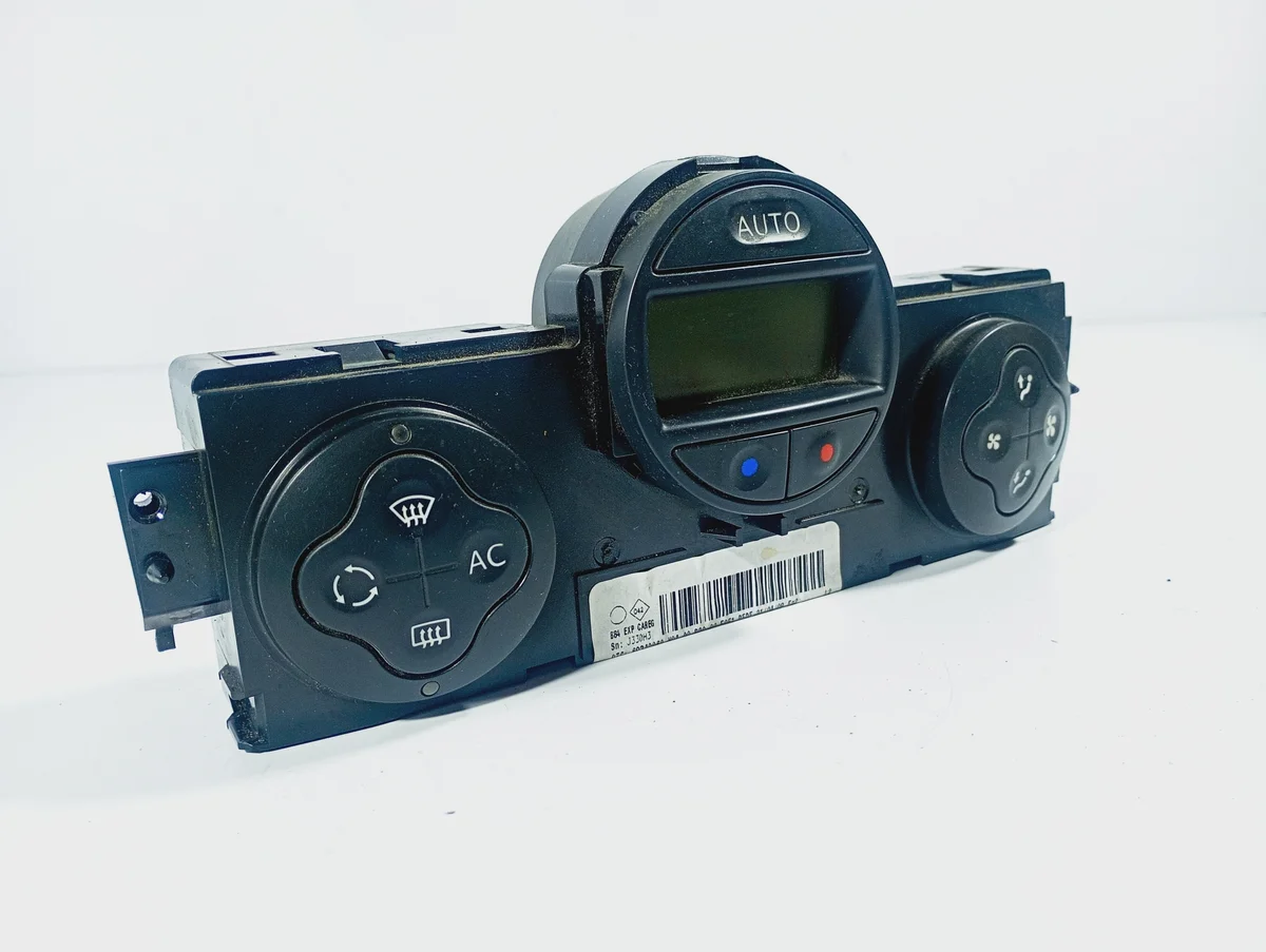 Ilmastoinnin ohjauspaneelin kytkin Renault Megane 8200407123
