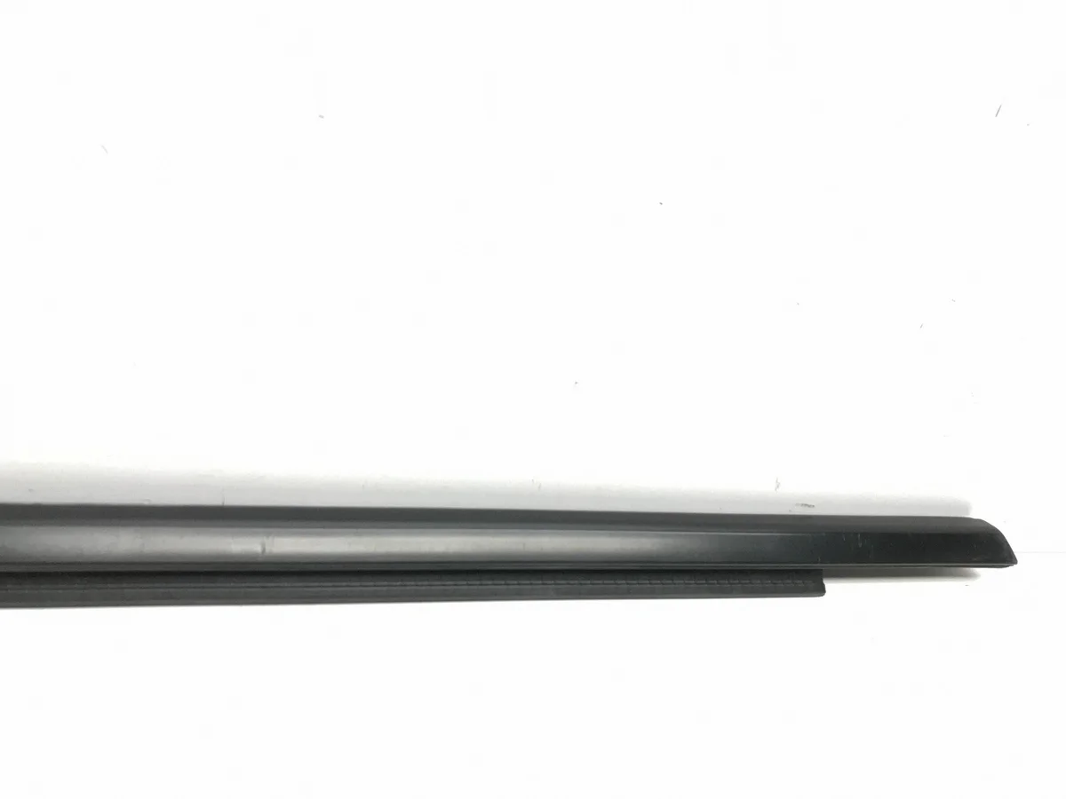 List med dörrlist M-paket vänster bak BMW G26 7482967