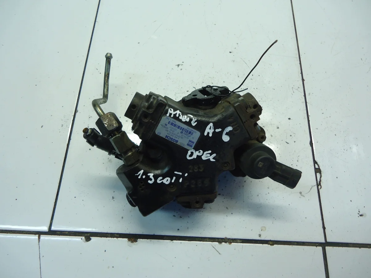 Injection Pump Opel Astra J Corsa D 1.3CDTI 0445010204