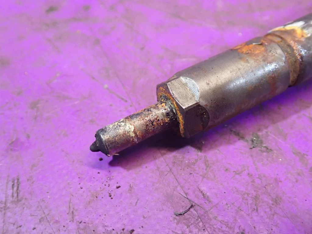 Injecteur Opel Zafira 1.9 CDTI 0445110243