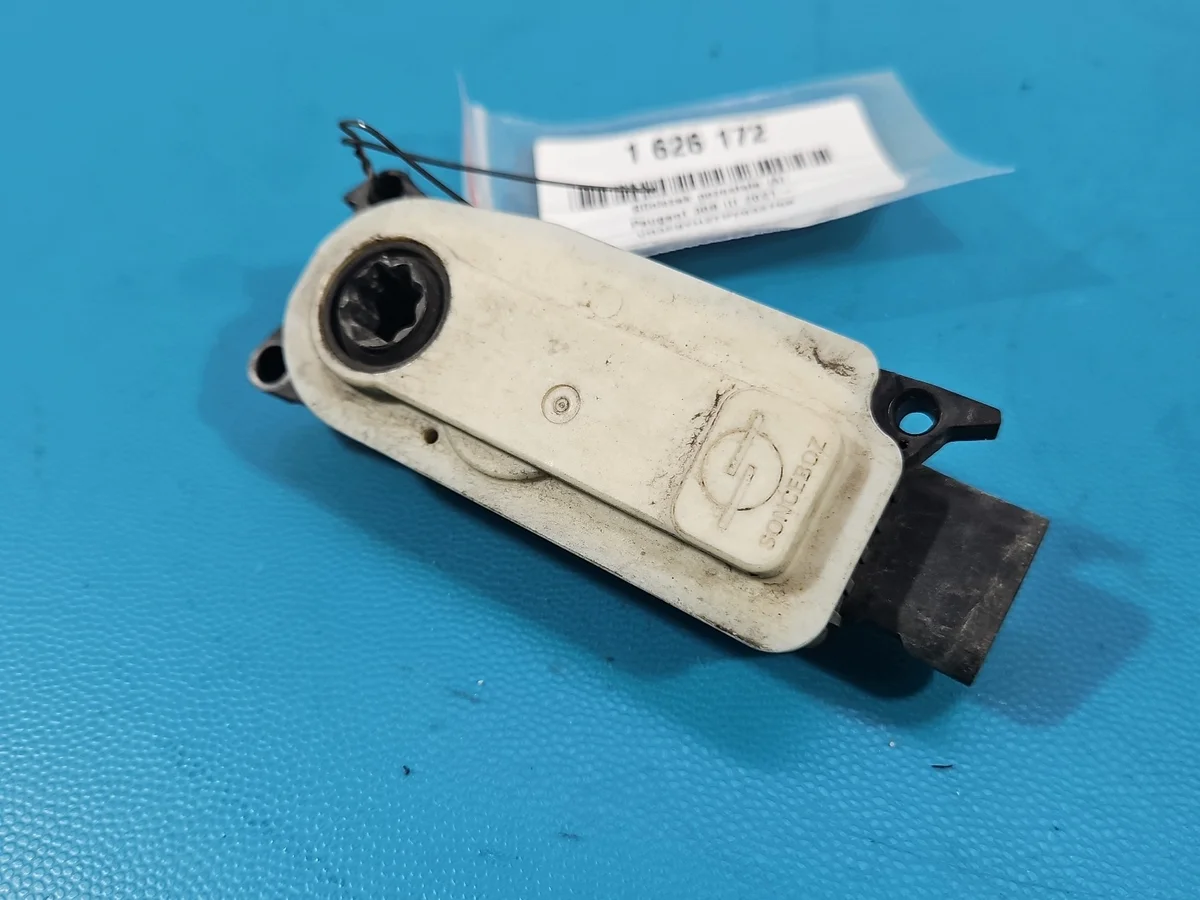 Moteur volet Peugeot 308 III 5877R1001