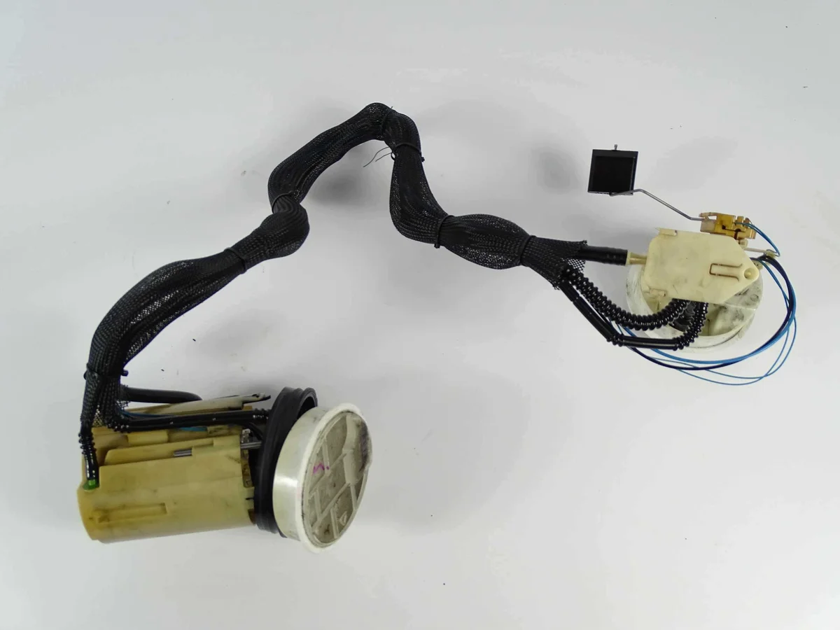 Polttoainepumppu Mercedes E-sarja W211 A2114701641