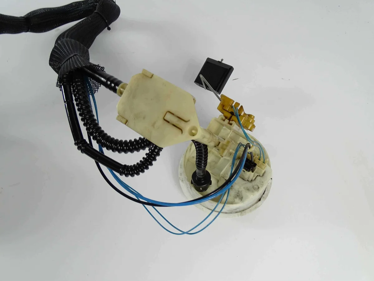 Polttoainepumppu Mercedes E-sarja W211 A2114701641 image 3