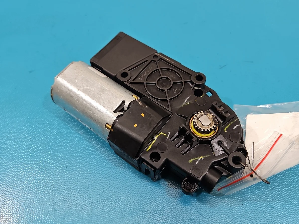 Jeep Grand Cherokee IV WK2 Schiebedach Motor 30020271L