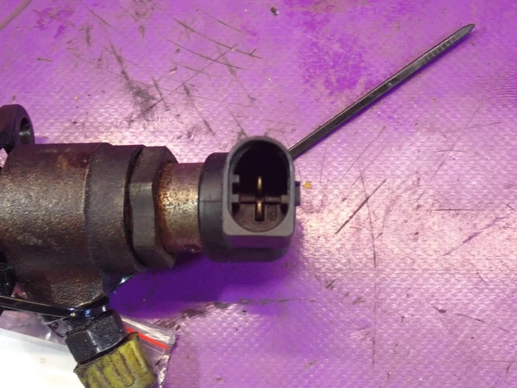 Injecteur Peugeot 607 5U3Q-9K546-AA