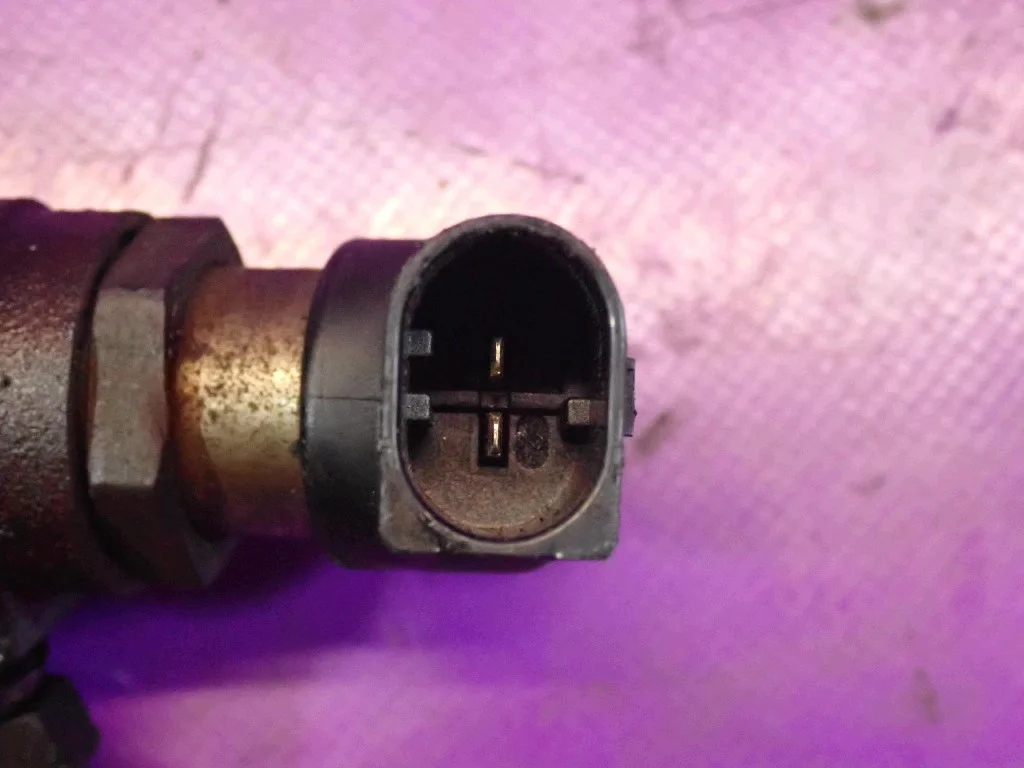 Injecteur Peugeot 607 5U3Q-9K546-AA
