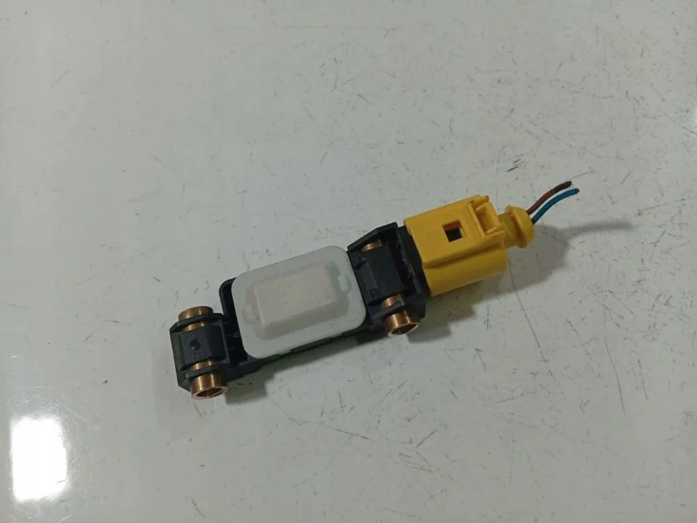 Airbag Sensor Audi A4 2004 2.0L 8E0959643E