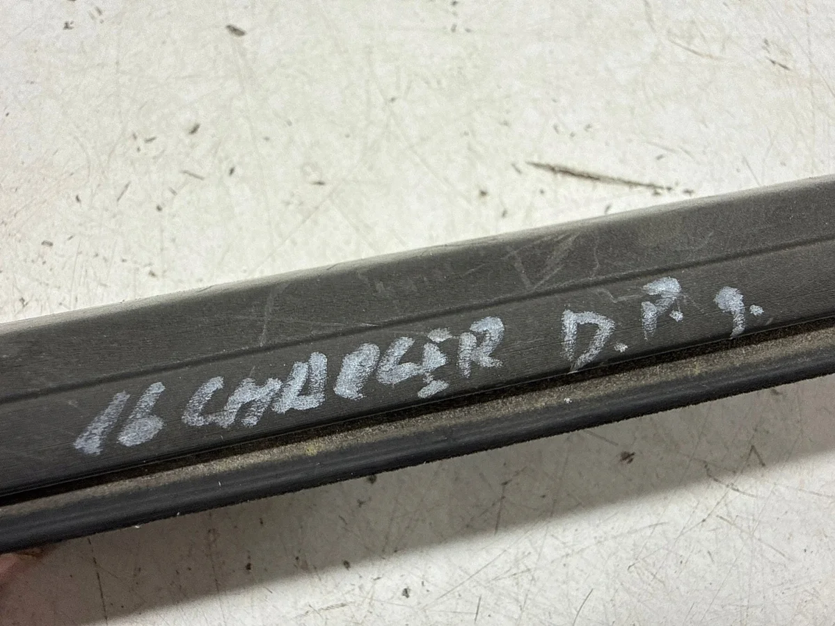 Dodge Charger Dichtung Heckfenster 57010350AC image 7