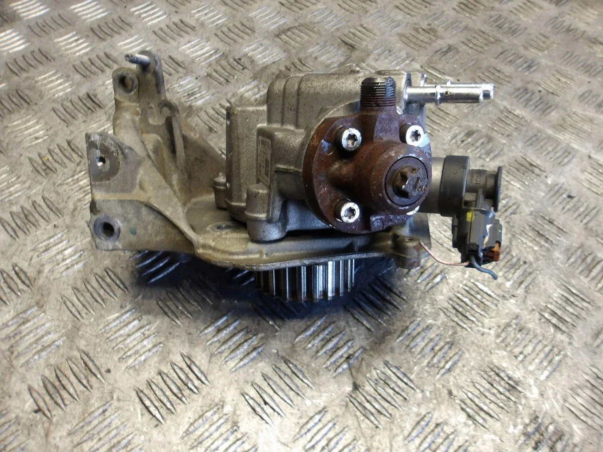 Polttoainepumppu Citroen/Opel/Peugeot 1.6 BlueHDI 0445010739