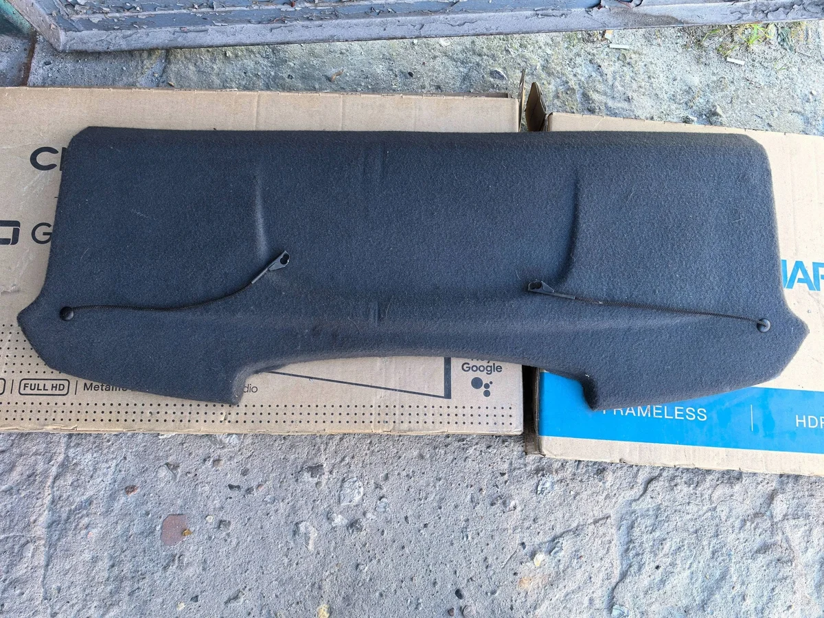 Vano portaoggetti posteriore Volkswagen 5Z08677691CL