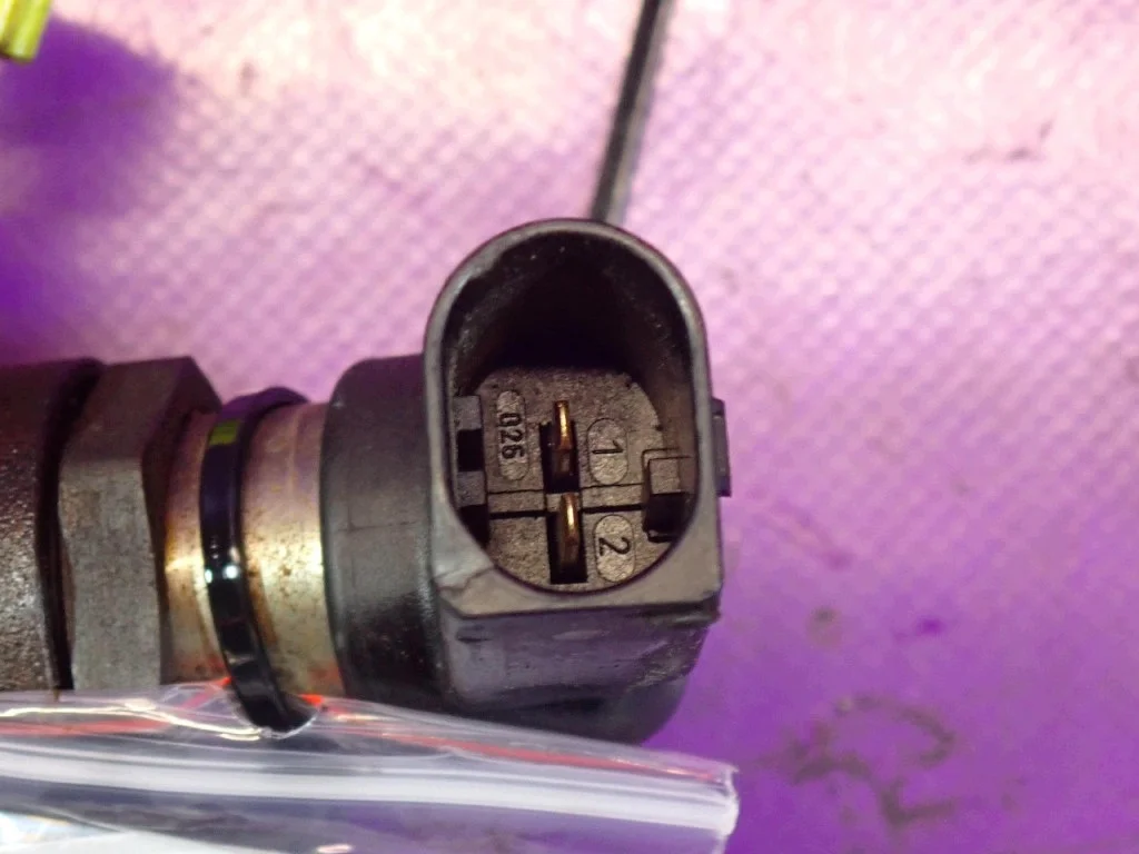Injecteur Renault Megane II K9K732 8200380253
