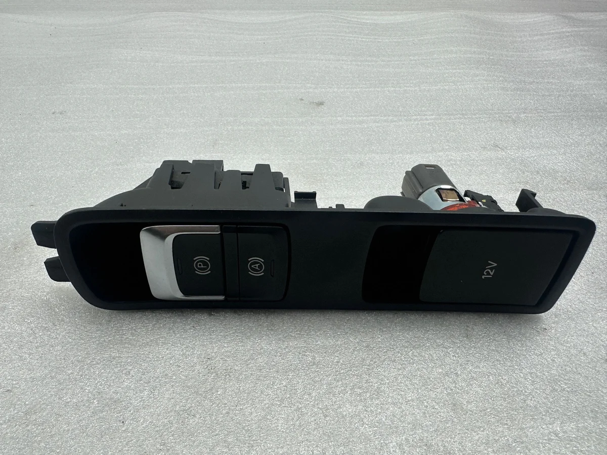 Conector 12V Audi RS Q3 8U2863349B