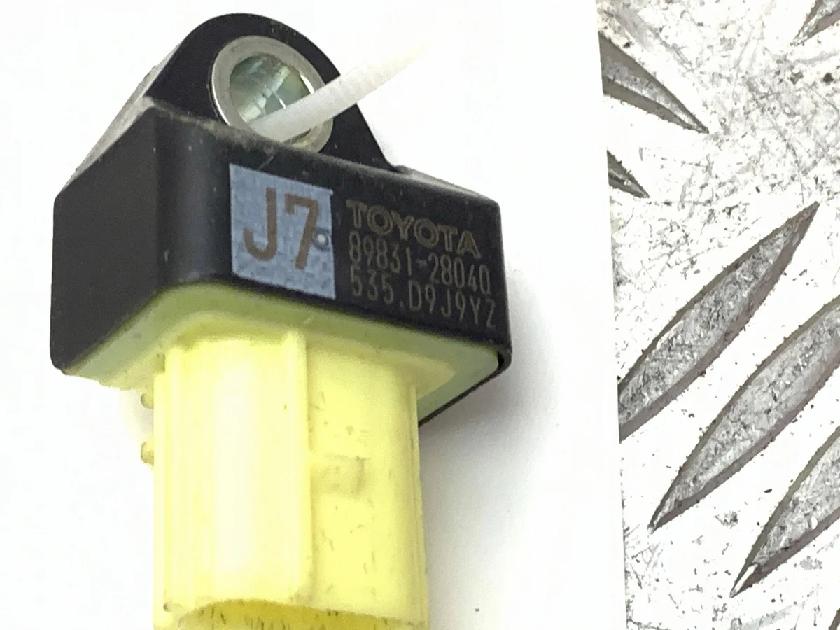 Lexus RX 450H Airbag Sensor 8983128040