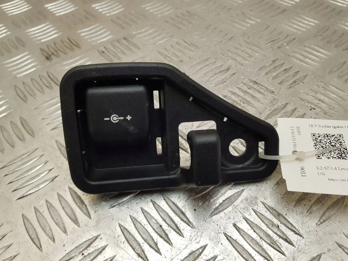 Prise 12V arrière BMW Série 3 F30 044778655