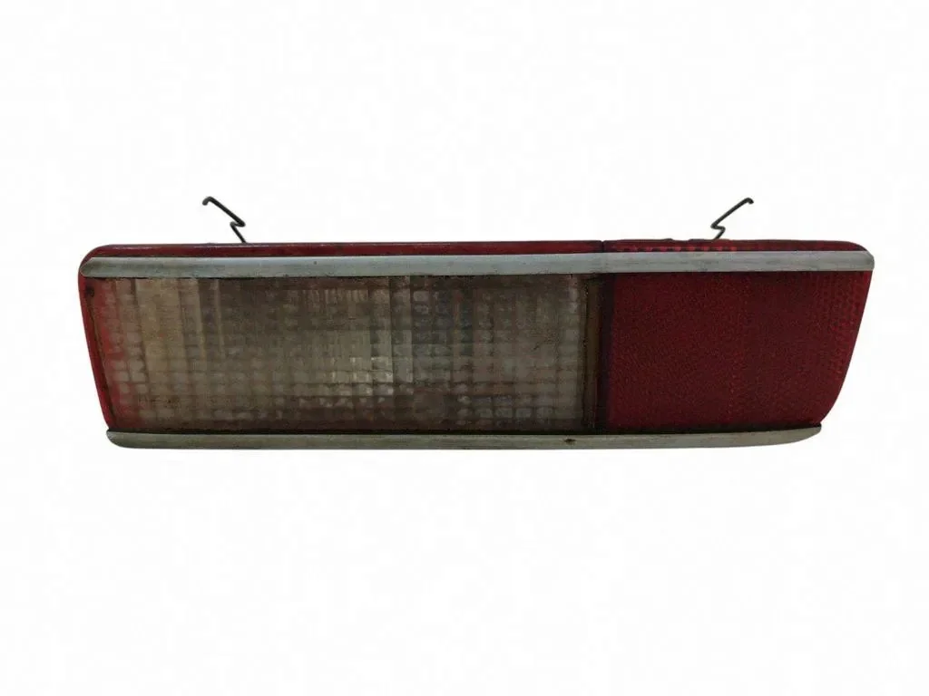 Rear Fog Light Mitsubishi Montero R8372R