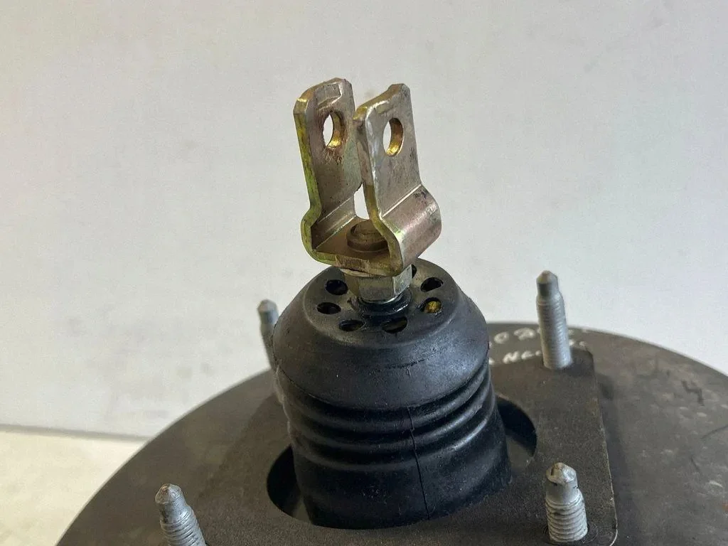 Bromsservo Toyota Avensis T250 0204024542