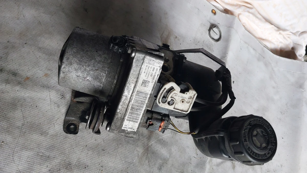 Ohjaustehostimen pumppu Peugeot 508 9806445080
