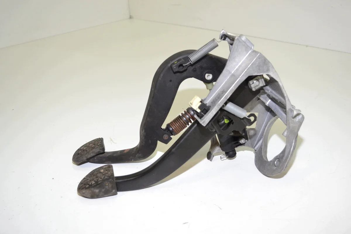 BMW F30 F31 F20 F21 Foot Lever Mechanism Pedal Assembly 6860644