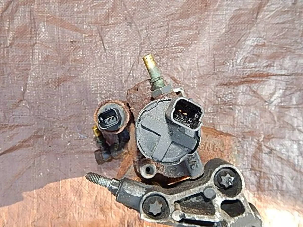 Injection Pump Renault A2C20000754 5WS40153 image 6